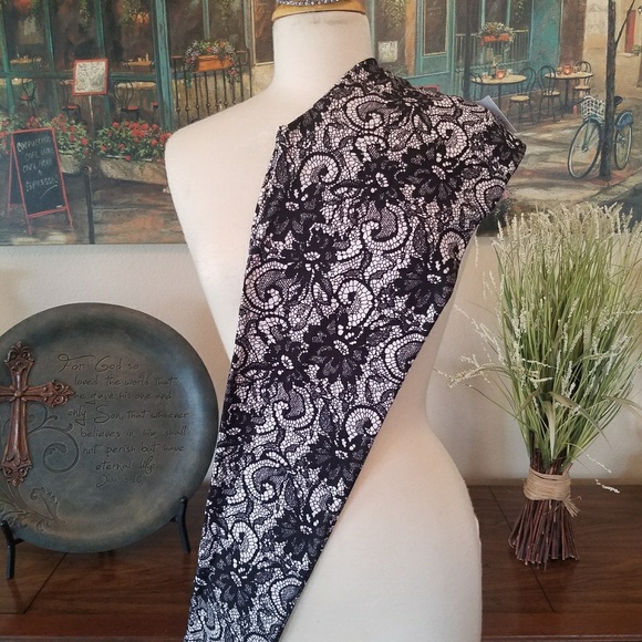 Black & White lace leggings - Picture 2 of 3